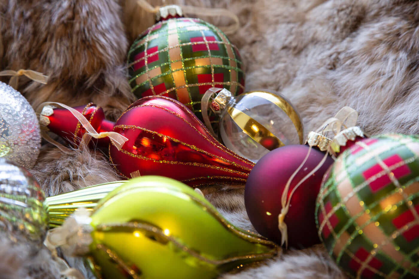 Village Wonders Outlet -Village Wonders Outlet Traditional 30 Piece Glass Ornament Set Red Green Limited Edition 5